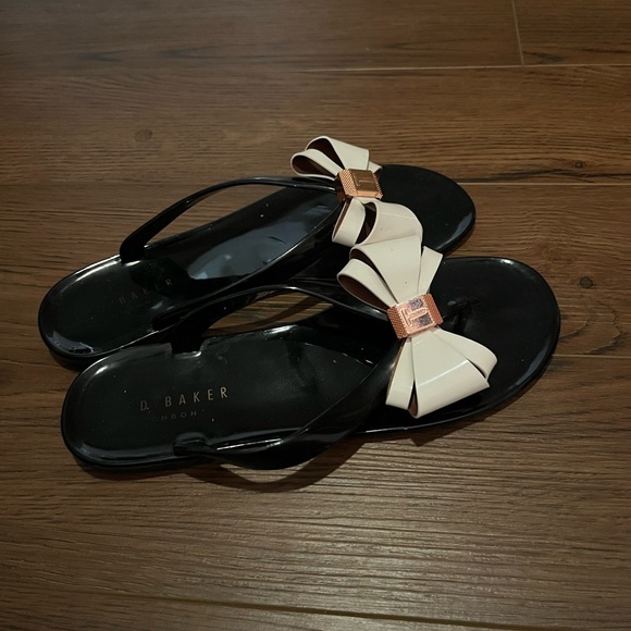 Ted Baker bow jelly flip flops Sandals size 5 very good condition. - Picture 3 of 3